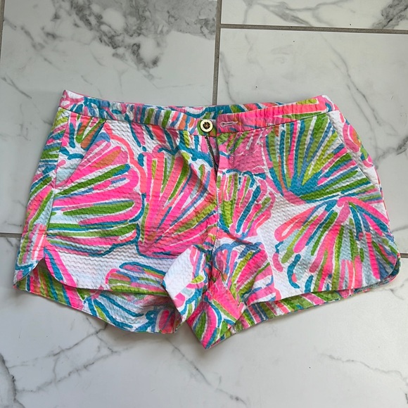EUC Lilly Pulitzer shorts 4 - Picture 1 of 3